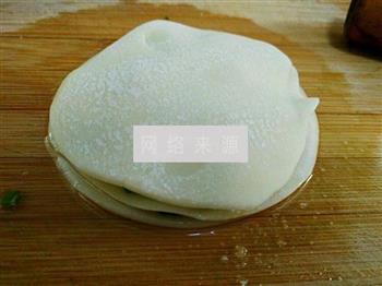 饺子皮版葱油饼的做法步骤8