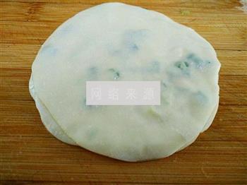 饺子皮版葱油饼的做法步骤9