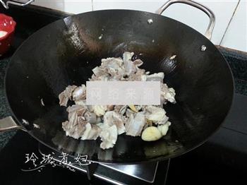 腐竹羊肉煲的做法步骤2