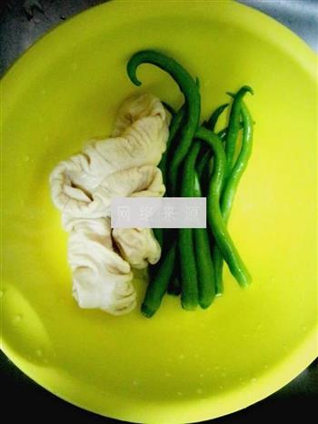 尖椒爆炒肥肠的做法步骤2