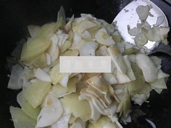 杏鲍菇炒土豆片的做法步骤2