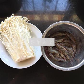 葱油金针菇蒸对虾的做法步骤1