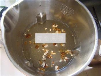 核桃燕麦豆浆的做法图解2