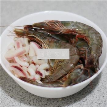 大虾鲜蔬焗饭的做法图解1