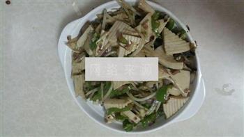 尖椒豆芽炒魔芋豆腐的做法图解4