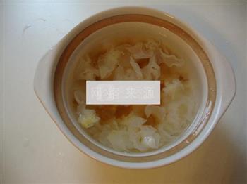 皂角米桃胶银耳粥的做法步骤3