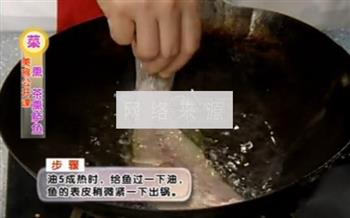 茶熏鲈鱼的做法步骤4