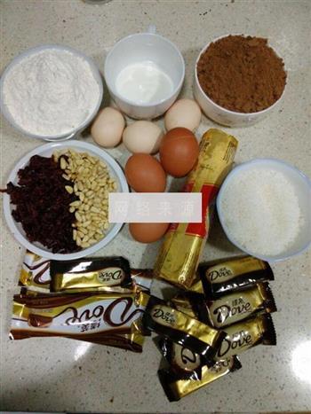 松子巧克力蛋糕的做法步骤1