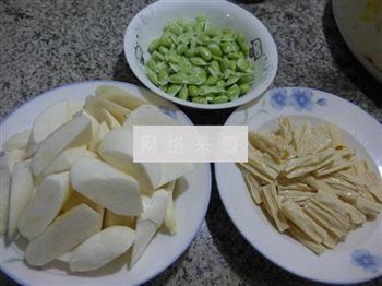 毛豆腐竹烧茭白的做法步骤1