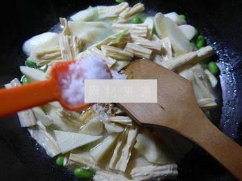 毛豆腐竹烧茭白的做法步骤7