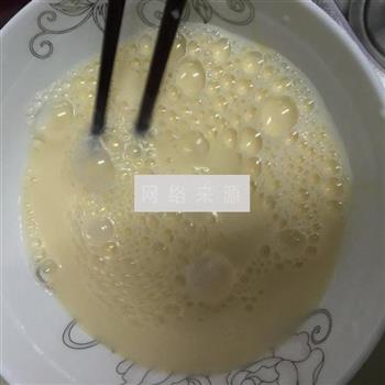 牛奶吐司鸡蛋布丁的做法步骤3