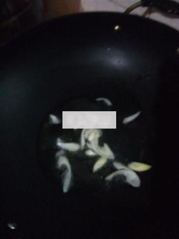 海螺炒大白菜的做法步骤2