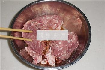 鲜肉虾仁蒸饺的做法步骤3