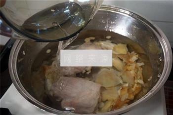 响螺片猪展汤的做法步骤4