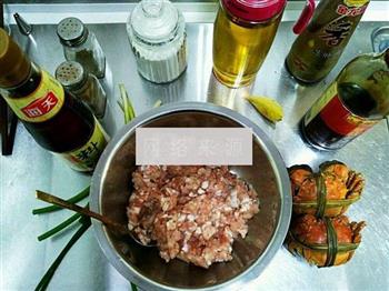 蟹粉蒸肉蛋饼的做法步骤1