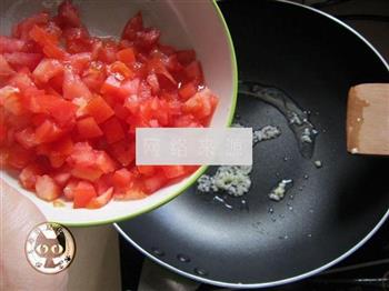 番茄洋葱烩意面的做法步骤4