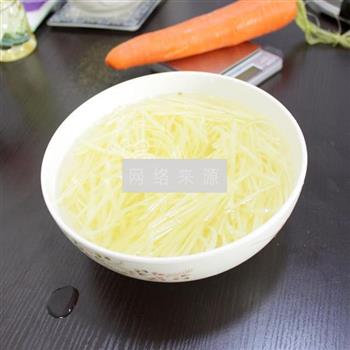 胡萝卜炒土豆丝的做法步骤1