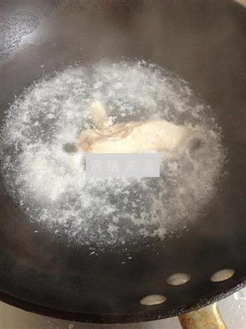 广式皮蛋鸡丝粥的做法步骤3