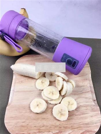 香蕉牛奶汁的做法步骤1