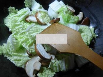 香菇白菜炒海虾的做法步骤2