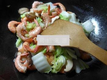 香菇白菜炒海虾的做法图解4