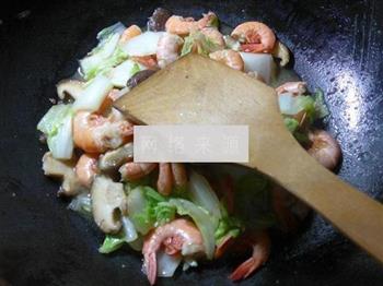 香菇白菜炒海虾的做法步骤7