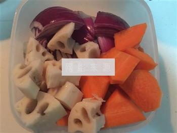胡萝卜莲藕牛尾汤的做法步骤4
