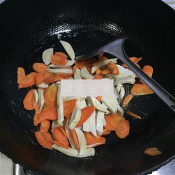 胡萝卜炒豆腐卷的做法步骤4