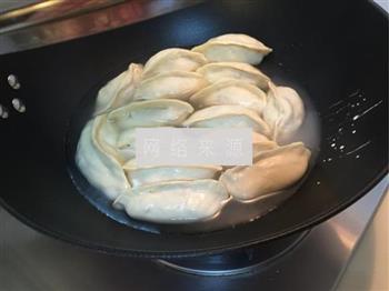 洋葱肉锅贴的做法图解9