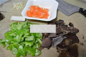 尖椒老腊肉的做法步骤1