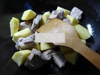 咖喱土豆排骨的做法图解3