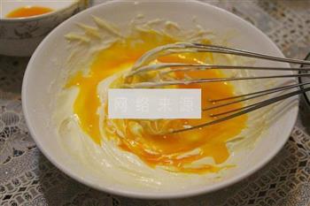 蛋黄酸奶椰丝球的做法步骤3