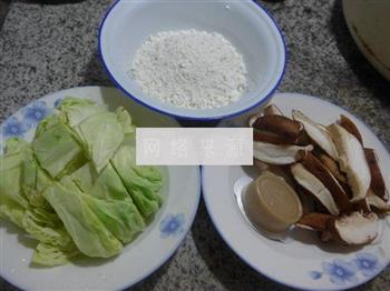 香菇圆白菜面疙瘩的做法步骤1