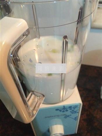 牛油果霜奶冰的做法步骤2