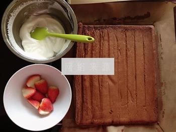 可可草莓戚风蛋糕卷的做法步骤11