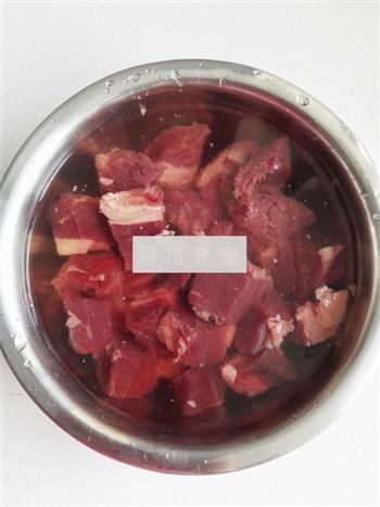 南瓜牛肉汤的做法步骤1