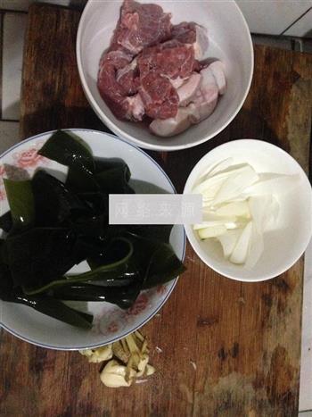 牛肉海带汤的做法图解1