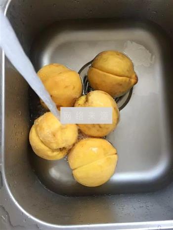 糖水黄桃的做法图解1