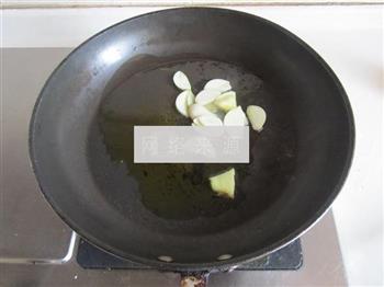 菠菜烩鱼丸的做法步骤4