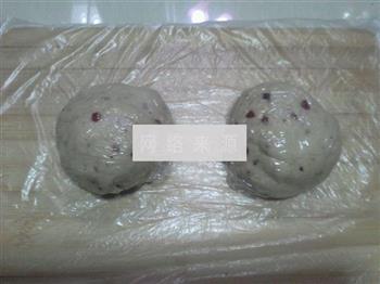 蔓越莓毛毛虫面包的做法步骤3