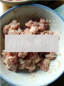 四季豆炒肉丁的做法步骤1