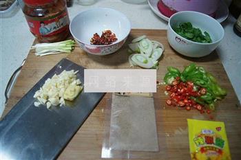 辣椒炒海瓜子的做法步骤2