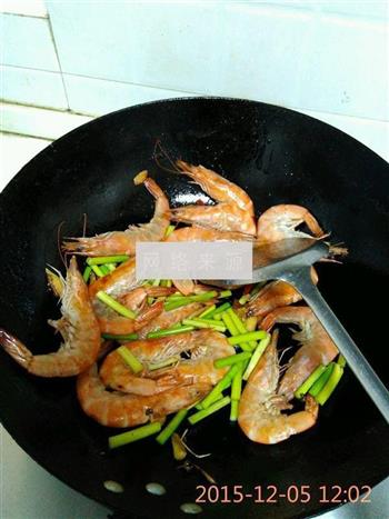 蒜苔油焖虾的做法图解3