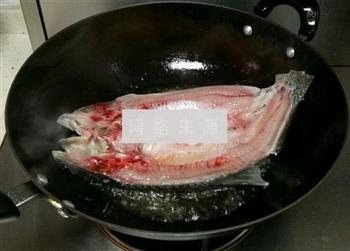 平锅草鱼的做法步骤2