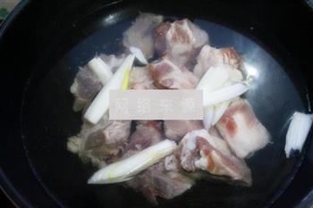 排骨海鲜豆腐汤的做法图解3