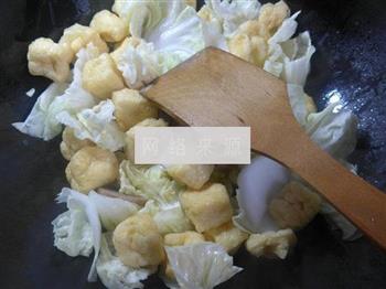 牛筋丸油豆腐煮白菜的做法步骤3