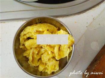 胡萝卜鸡蛋炒青蒜的做法步骤5