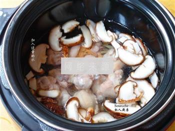 瑶柱香菇鸡汤的做法步骤4