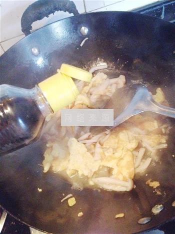 蟹味菇炒鸭蛋的做法步骤10