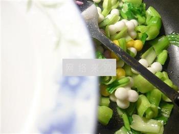 菜芯炒三色年糕果的做法图解6